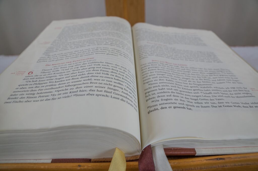 aufgeschlagene Bibel